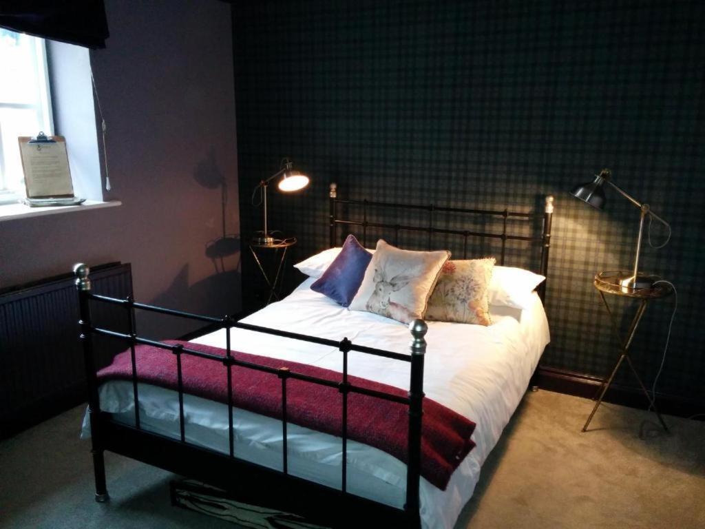 The Manners Pub With Rooms 베이크웰 외부 사진