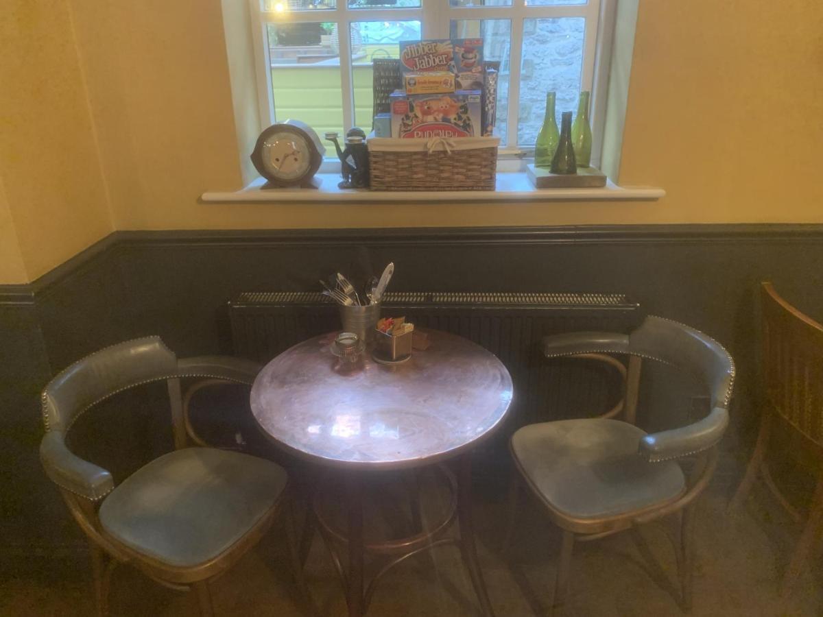 The Manners Pub With Rooms 베이크웰 외부 사진
